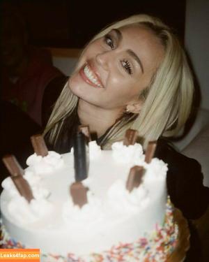 Miley Cyrus photo #0988