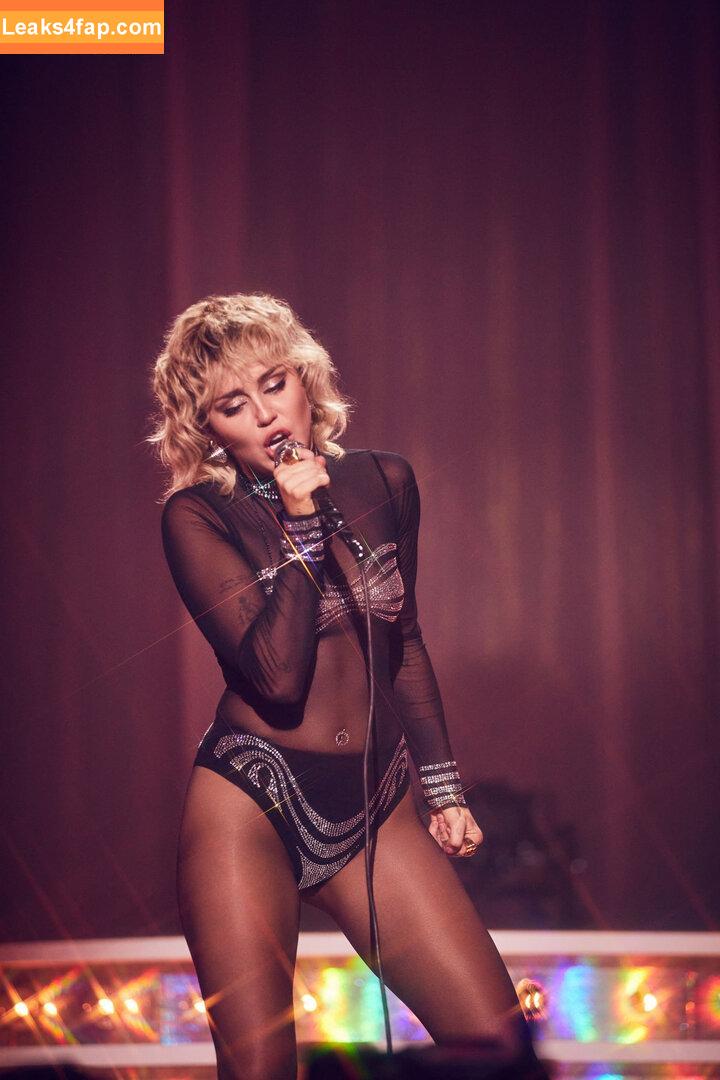 Miley Cyrus / https: / mileycyrus leaked photo photo #1008