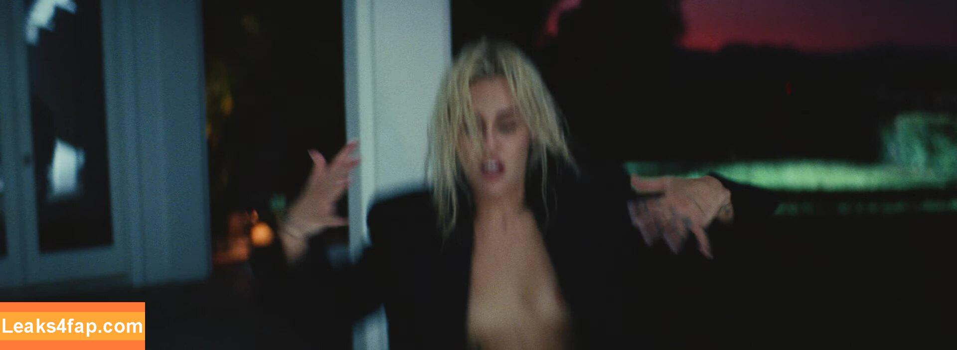 Miley Cyrus / https: / mileycyrus leaked photo photo #1013