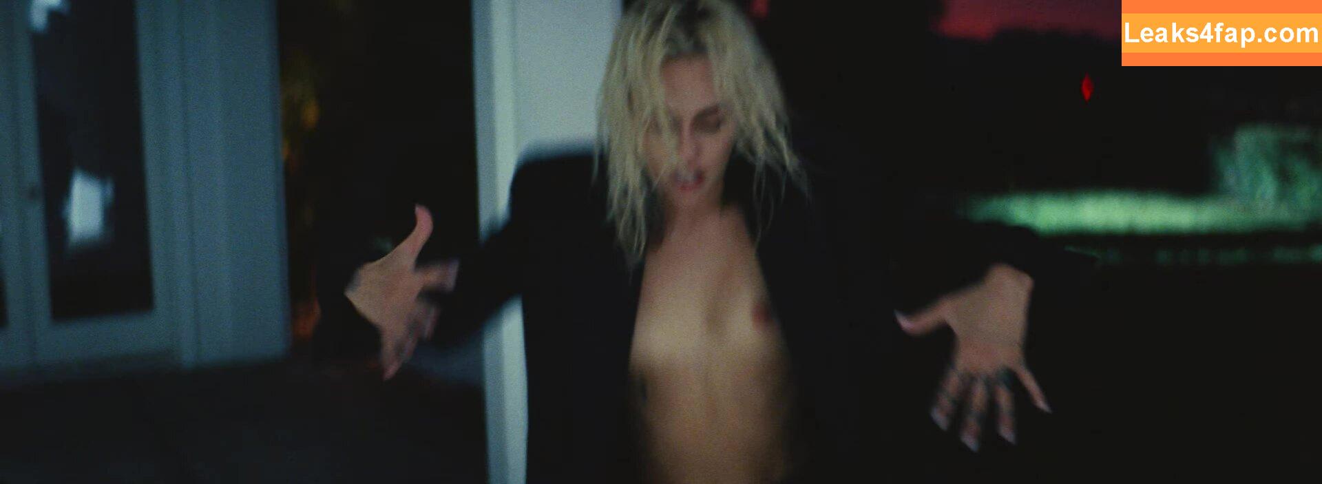 Miley Cyrus / https: / mileycyrus leaked photo photo #1015