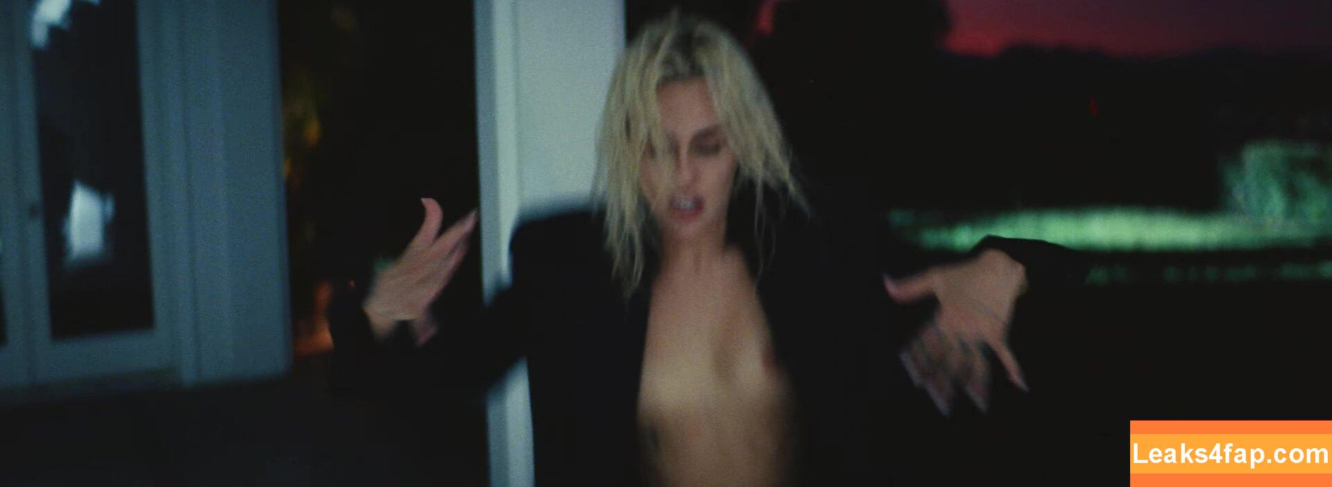 Miley Cyrus / https: / mileycyrus leaked photo photo #1016