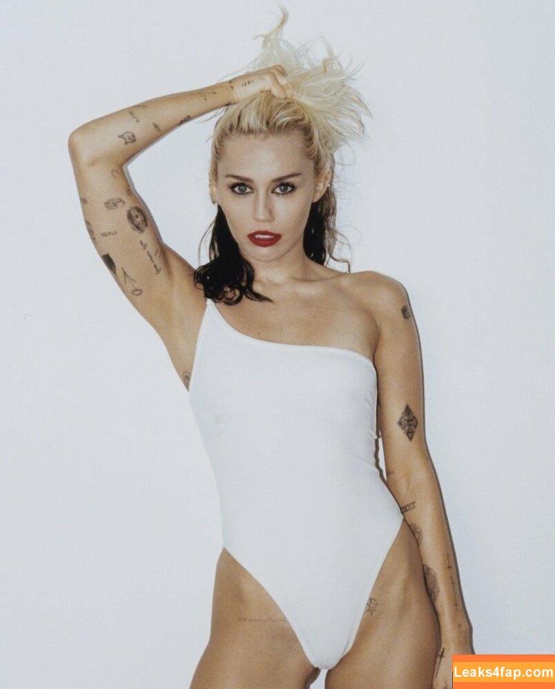 Miley Cyrus / https: / mileycyrus leaked photo photo #1024