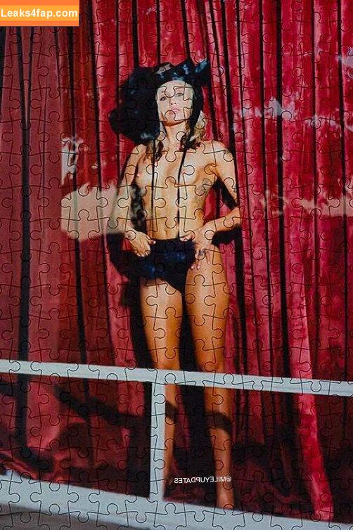 Miley Cyrus / https: / mileycyrus leaked photo photo #1036