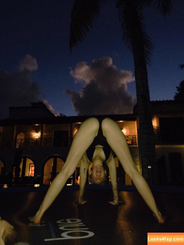 Miley Cyrus / https: / mileycyrus слитое фото фото #1067