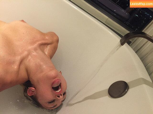 Miley Cyrus / https: / mileycyrus слитое фото фото #1073