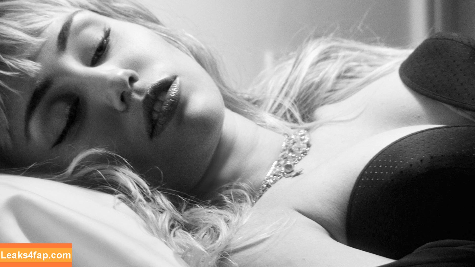 Miley Cyrus / https: / mileycyrus leaked photo photo #1079