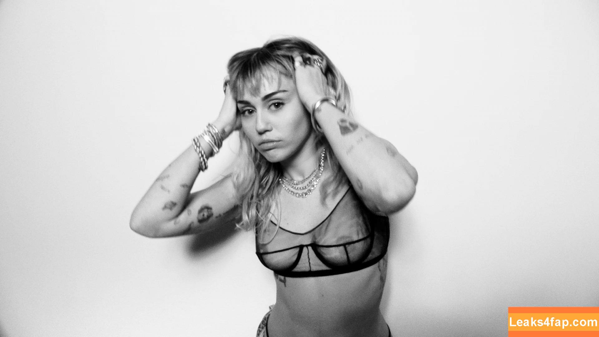 Miley Cyrus / https: / mileycyrus leaked photo photo #1087