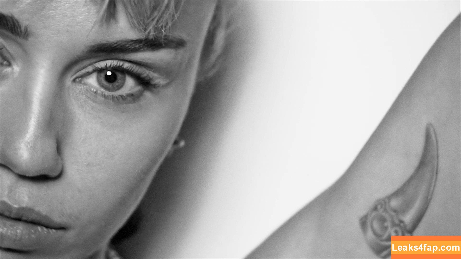 Miley Cyrus / https: / mileycyrus leaked photo photo #1096