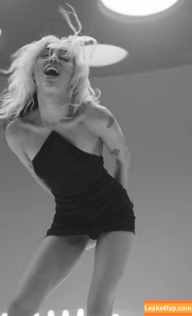 Miley Cyrus / https: / mileycyrus leaked photo photo #1112