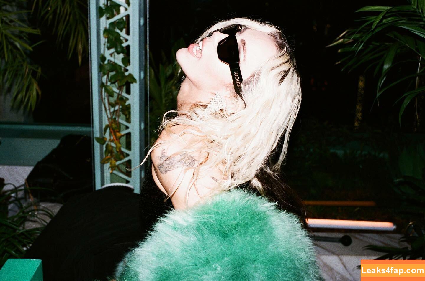 Miley Cyrus / https: / mileycyrus leaked photo photo #1122