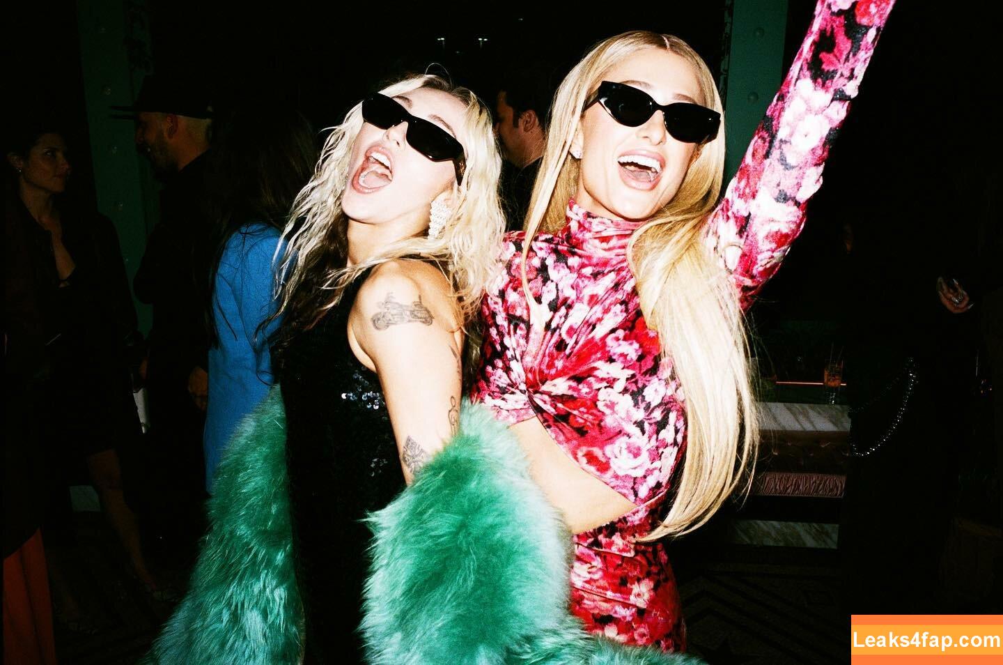 Miley Cyrus / https: / mileycyrus leaked photo photo #1126