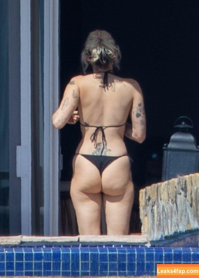 Miley Cyrus / https: / mileycyrus leaked photo photo #1131