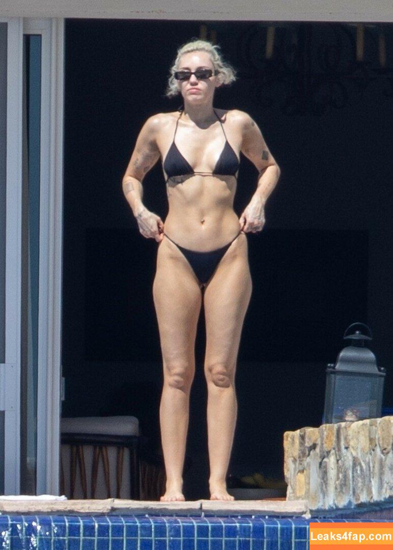 Miley Cyrus / https: / mileycyrus leaked photo photo #1138