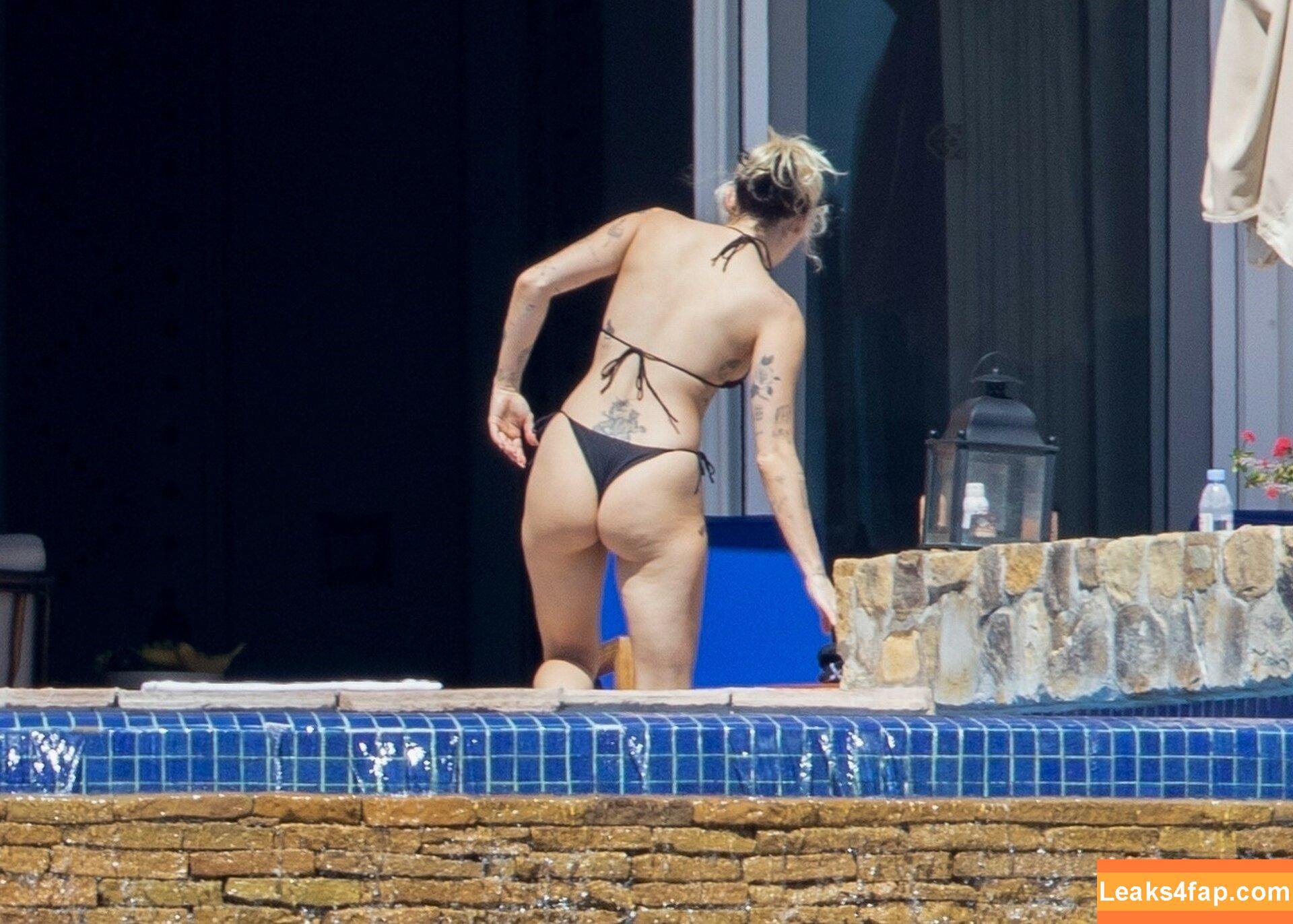 Miley Cyrus / https: / mileycyrus leaked photo photo #1139