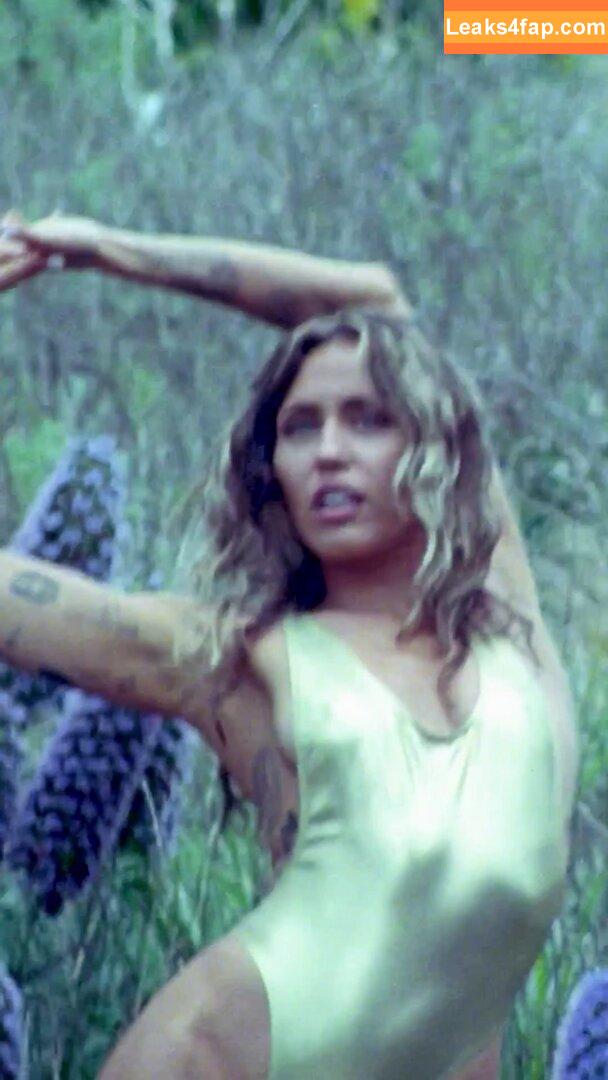 Miley Cyrus / https: / mileycyrus leaked photo photo #1158