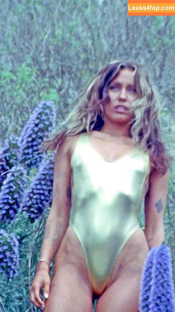 Miley Cyrus / https: / mileycyrus leaked photo photo #1172