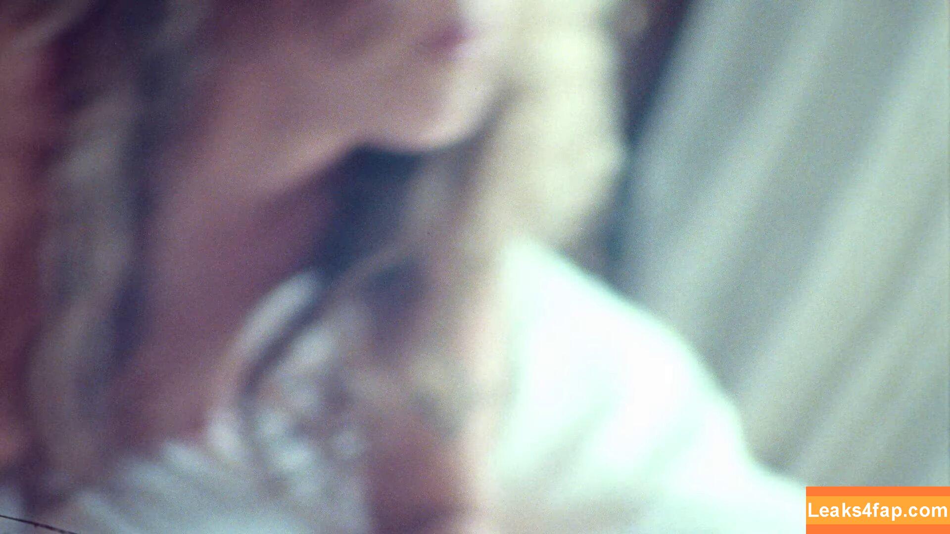 Miley Cyrus / https: / mileycyrus leaked photo photo #1180