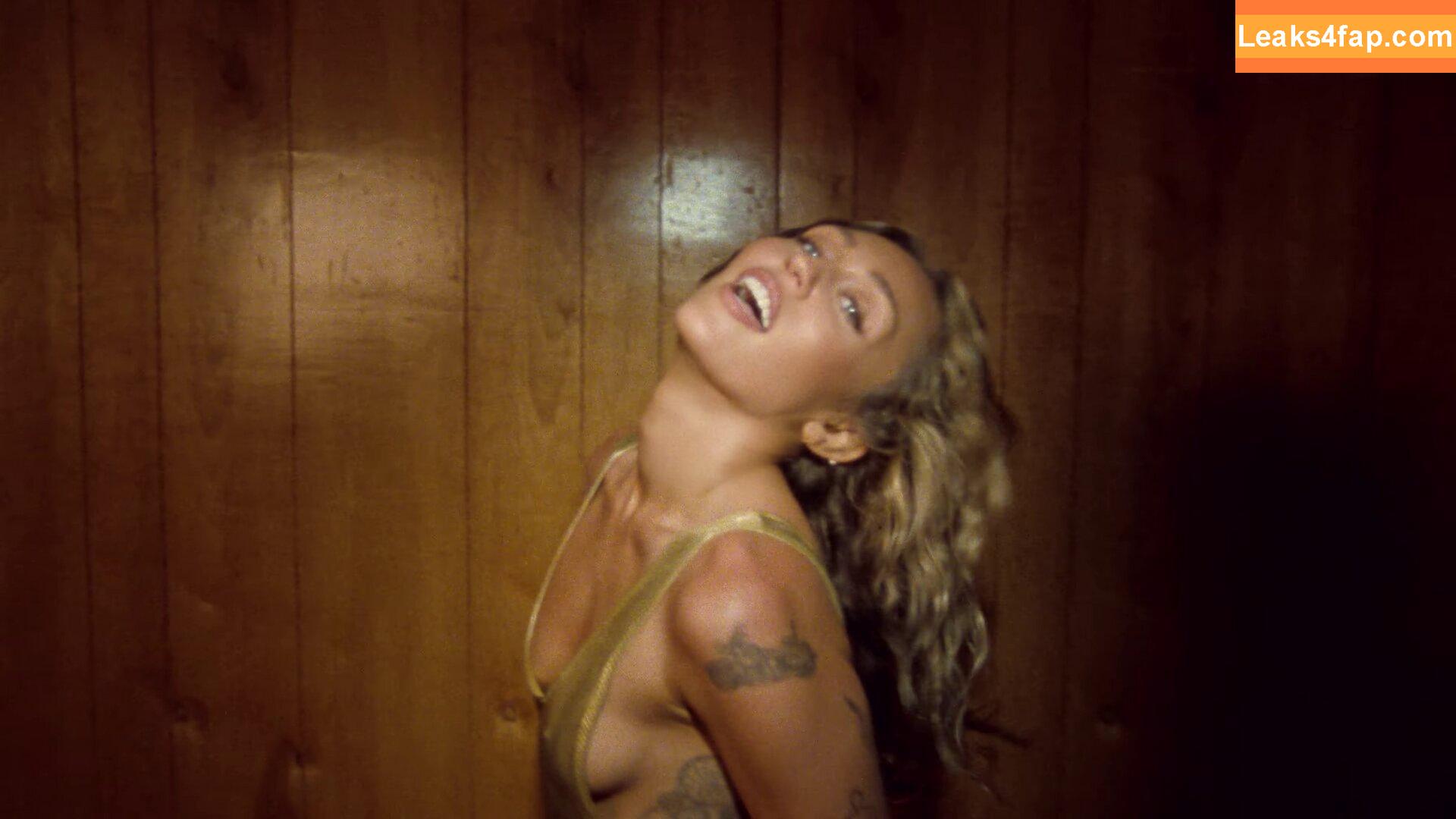 Miley Cyrus / https: / mileycyrus leaked photo photo #1183