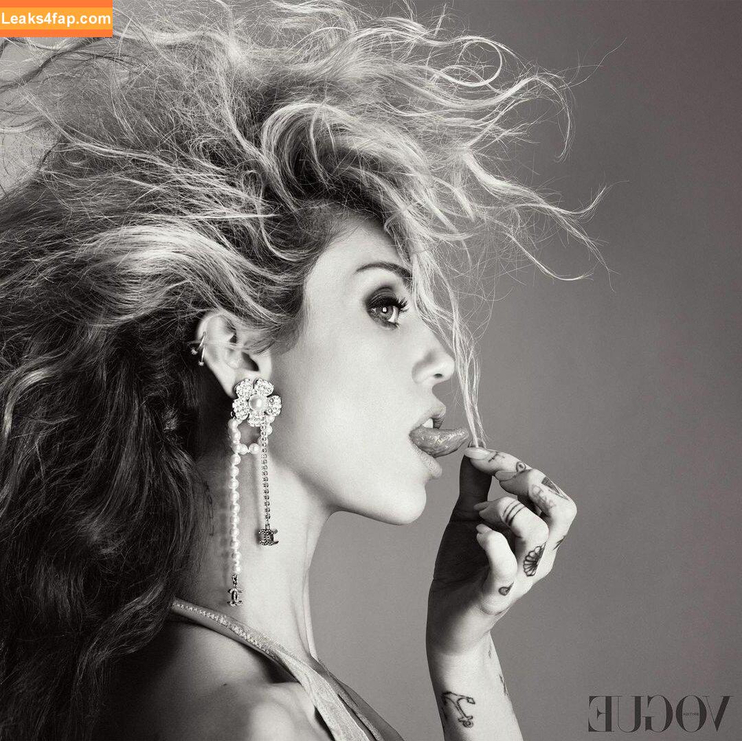 Miley Cyrus / https: / mileycyrus leaked photo photo #1191