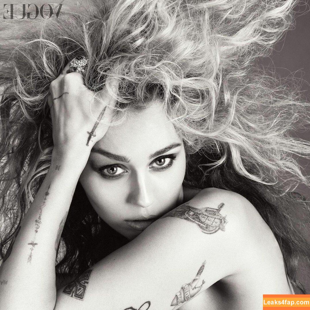 Miley Cyrus / https: / mileycyrus leaked photo photo #1192