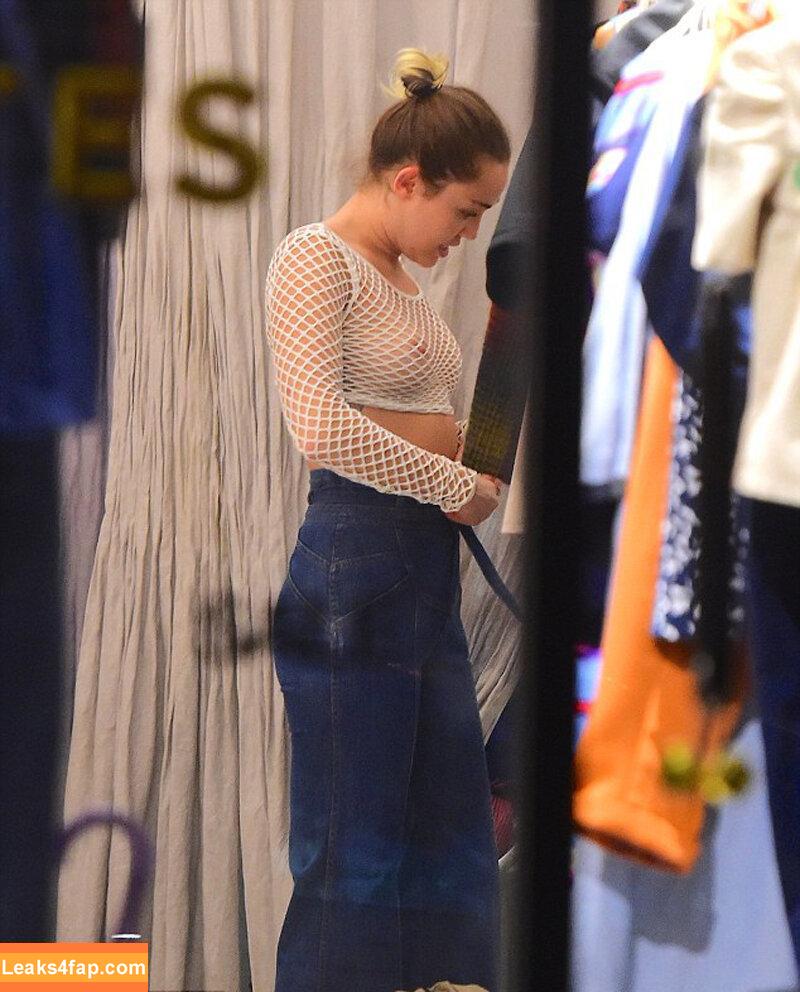 Miley Cyrus / https: / mileycyrus leaked photo photo #1215