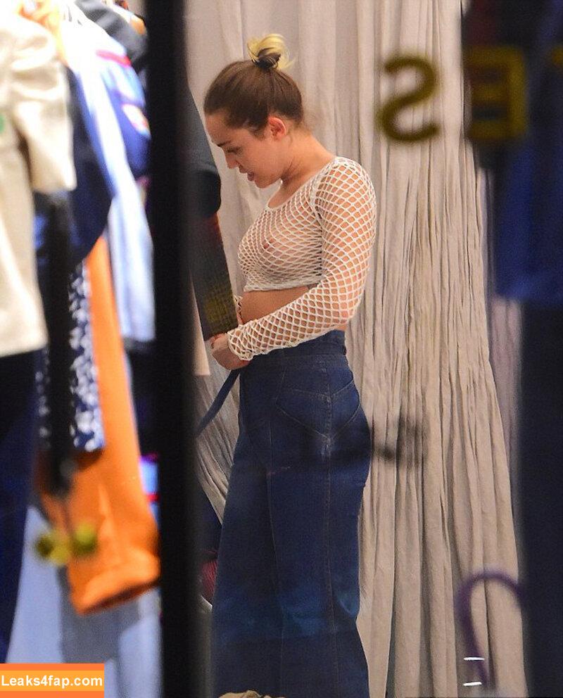 Miley Cyrus / https: / mileycyrus leaked photo photo #1216