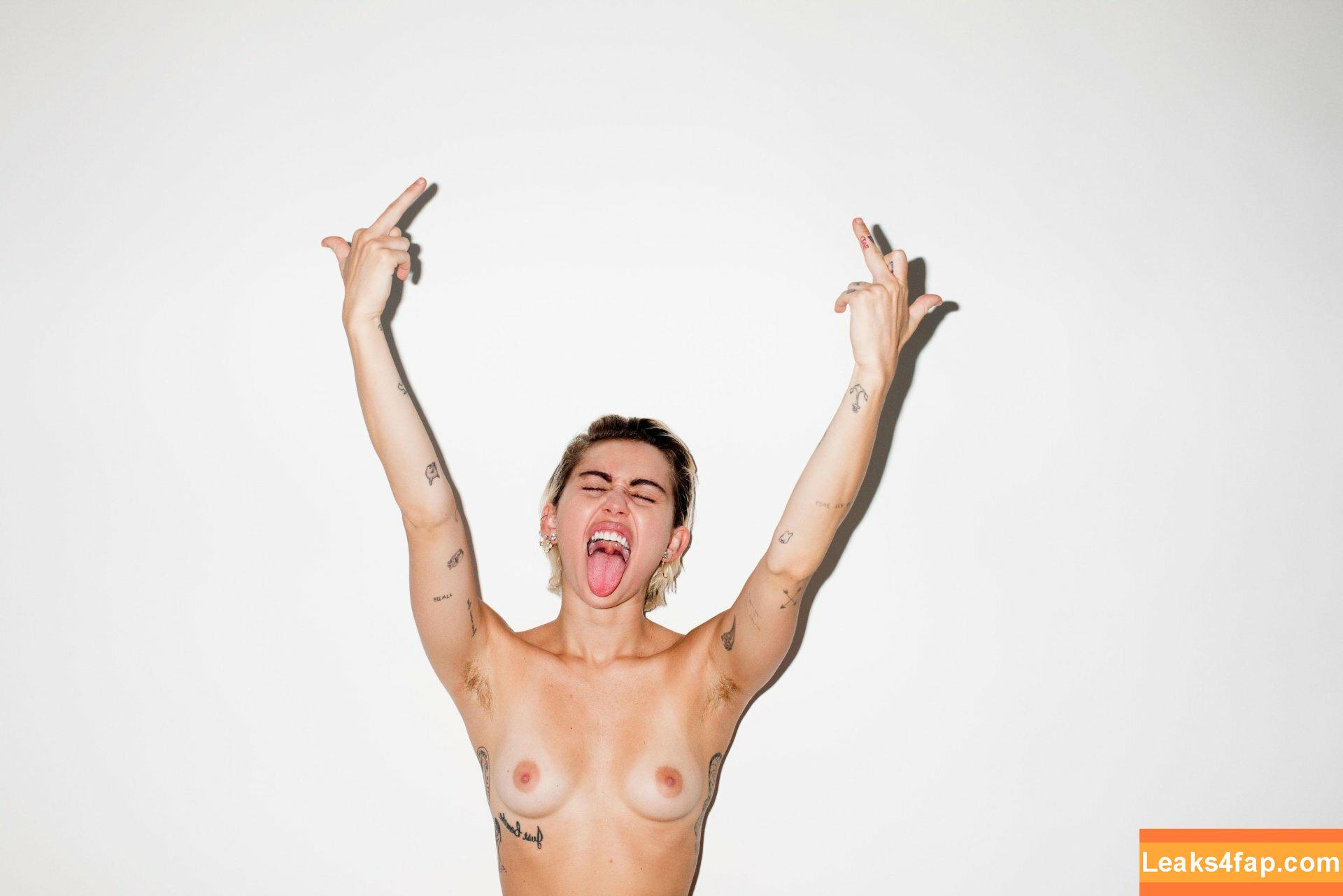 Miley Cyrus / https: / mileycyrus leaked photo photo #1223