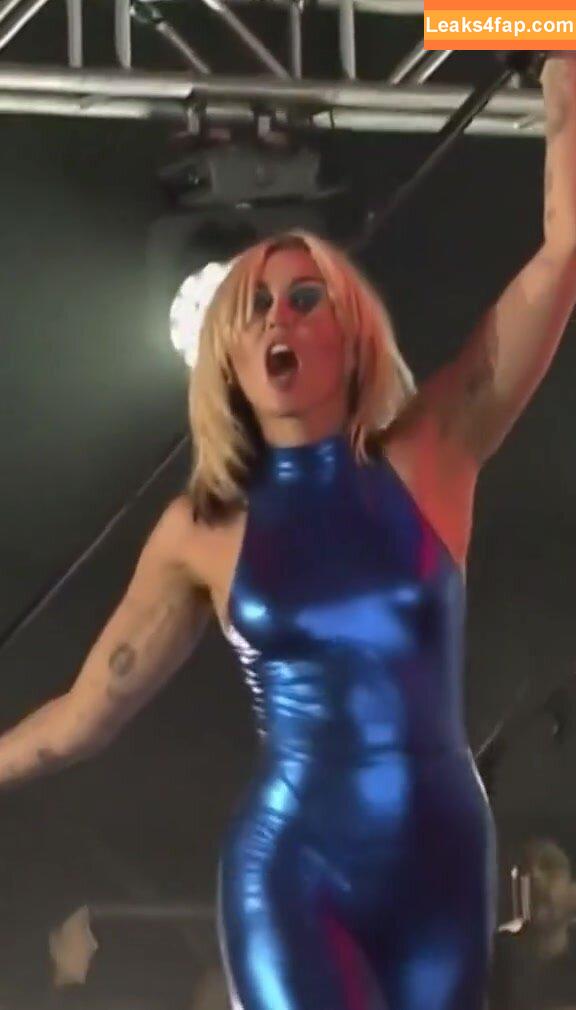 Miley Cyrus / https: / mileycyrus leaked photo photo #1251