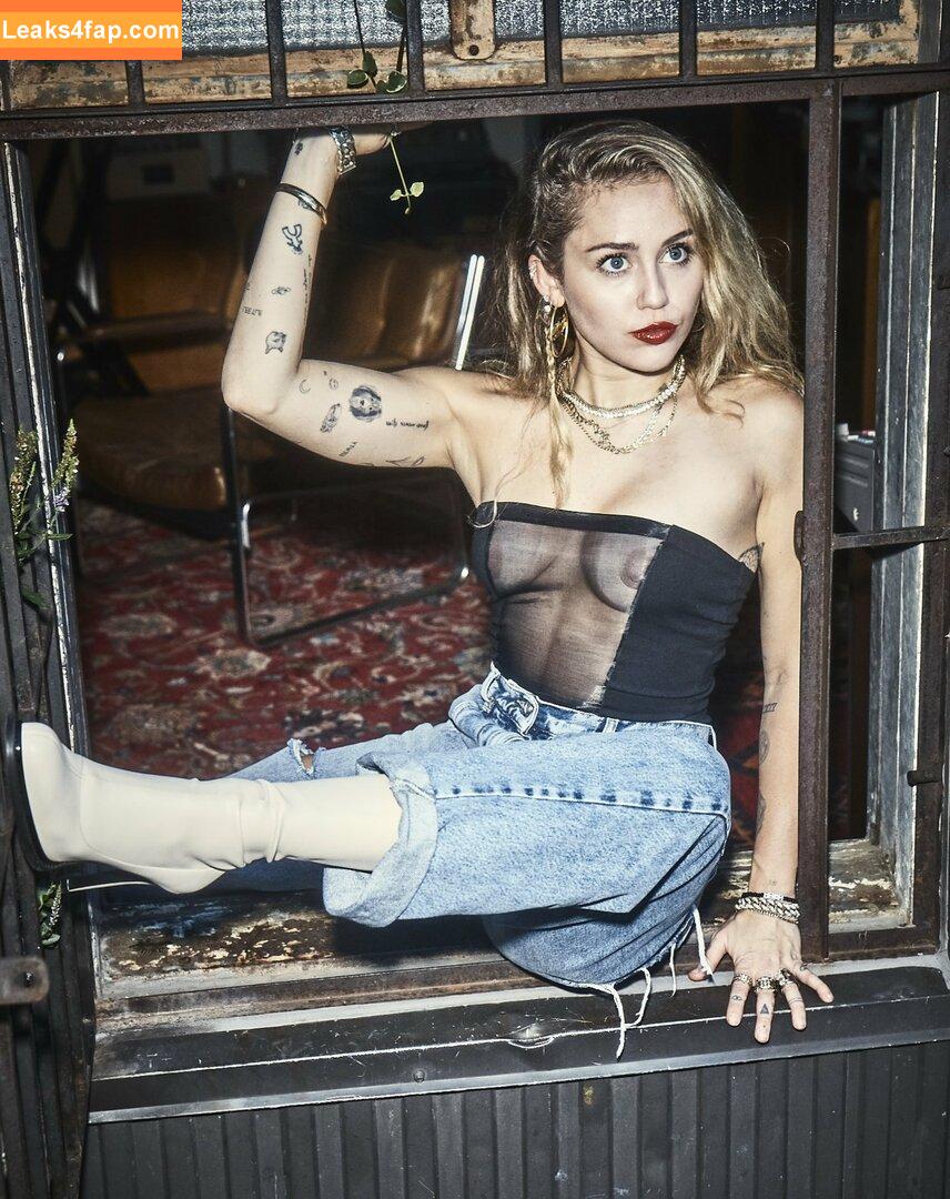 Miley Cyrus / https: / mileycyrus leaked photo photo #1258