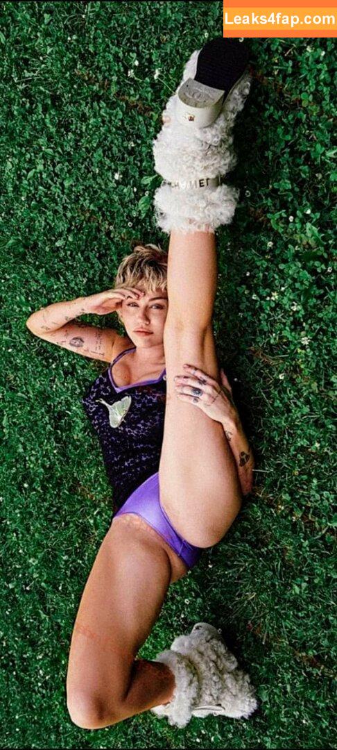 Miley Cyrus / https: / mileycyrus leaked photo photo #1261