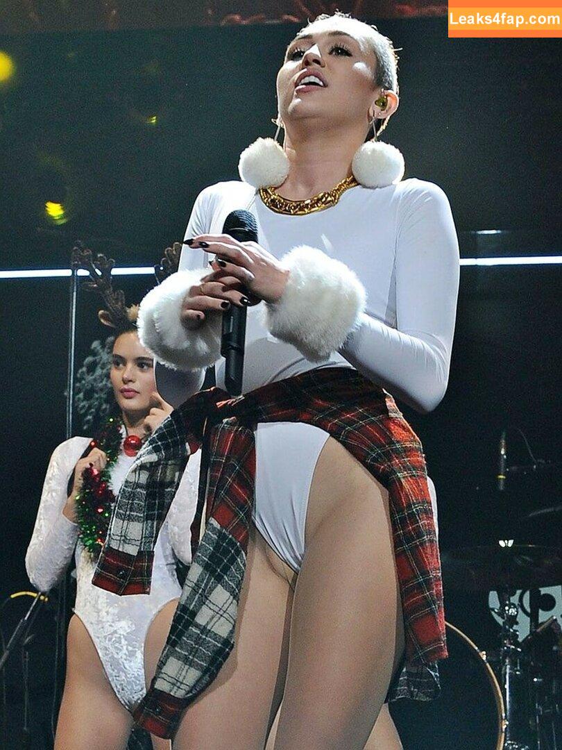 Miley Cyrus / https: / mileycyrus leaked photo photo #1277