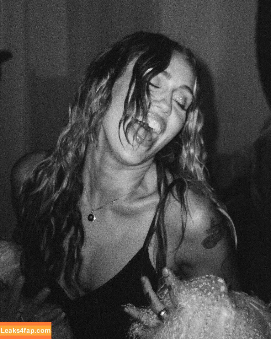 Miley Cyrus / https: / mileycyrus leaked photo photo #1292