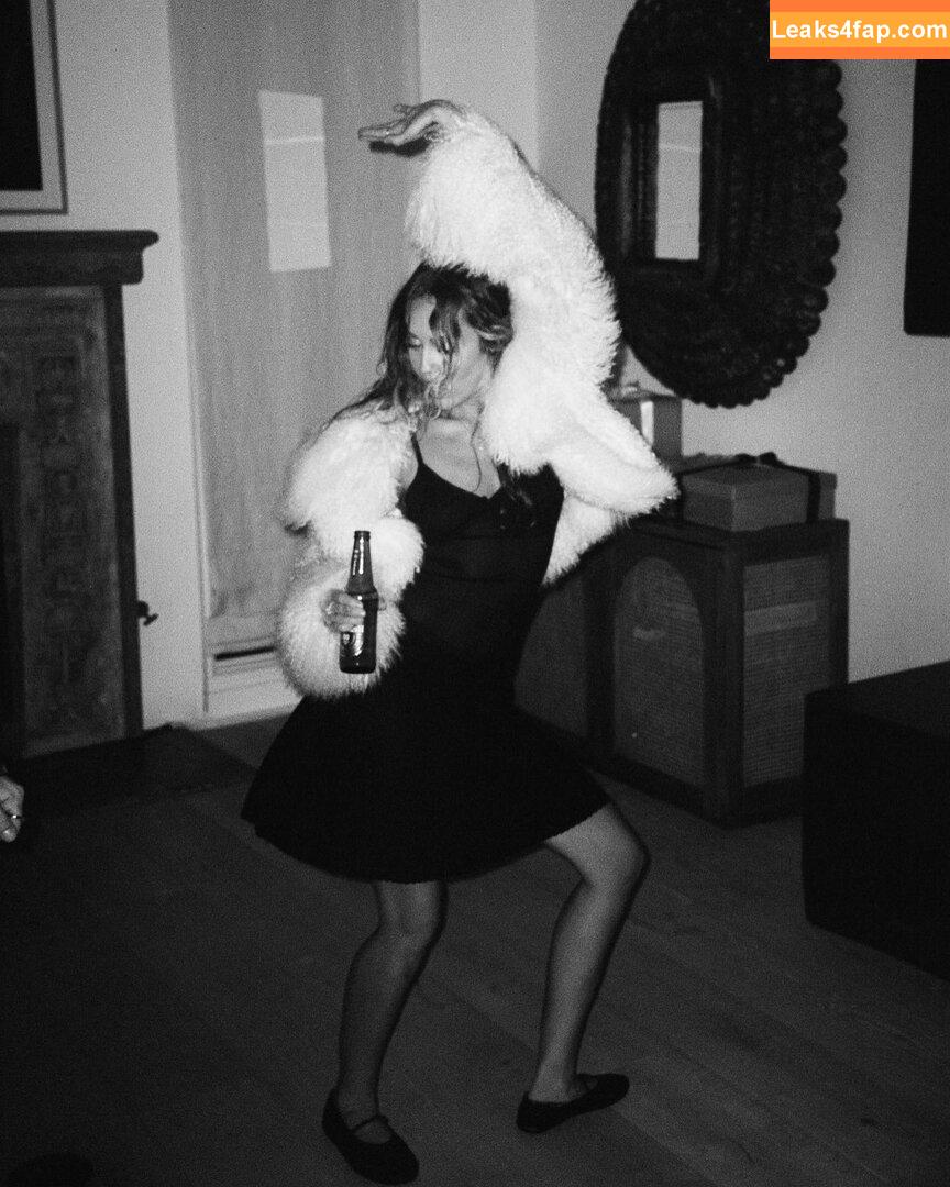 Miley Cyrus / https: / mileycyrus leaked photo photo #1293