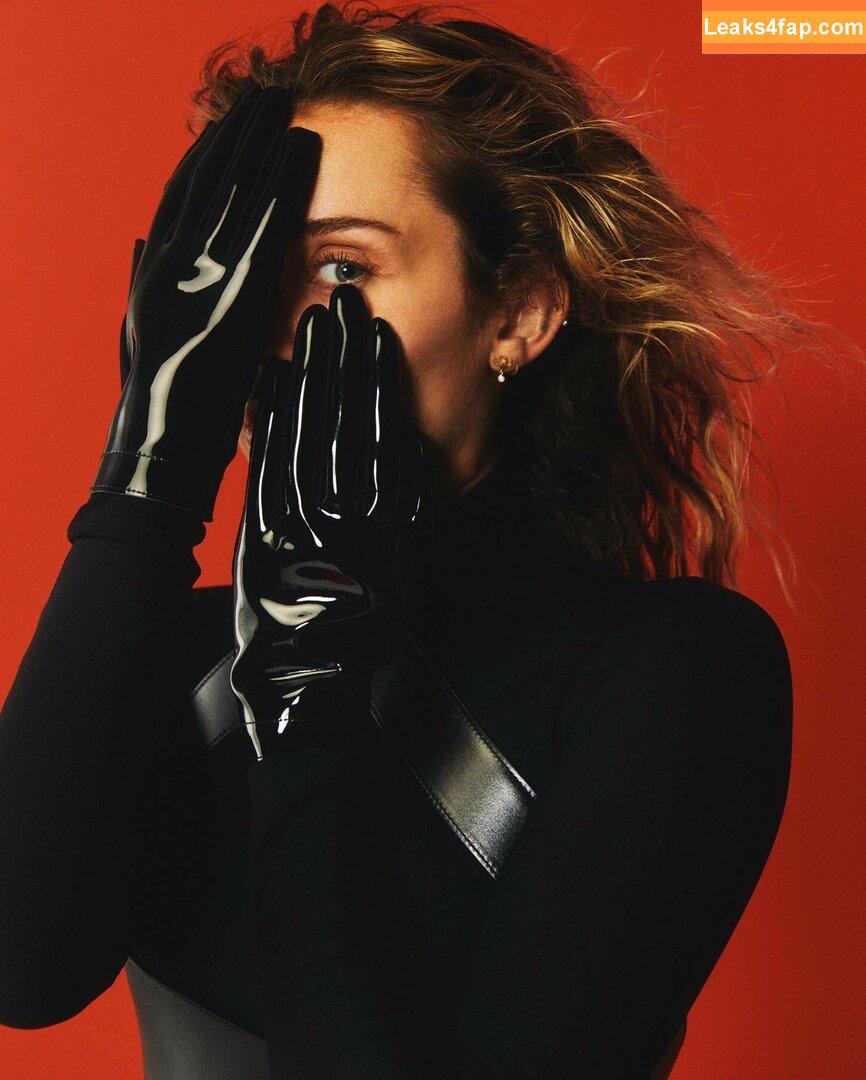 Miley Cyrus / https: / mileycyrus leaked photo photo #1304