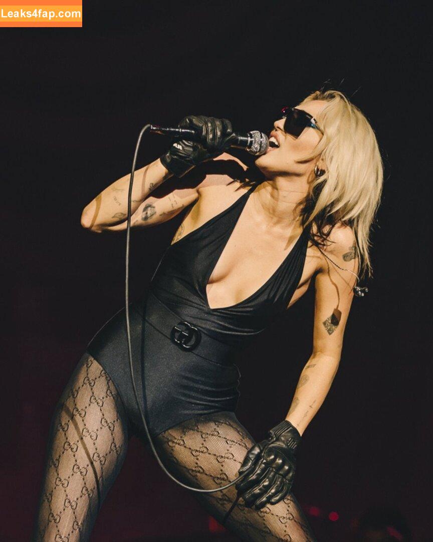 Miley Cyrus / https: / mileycyrus leaked photo photo #1305