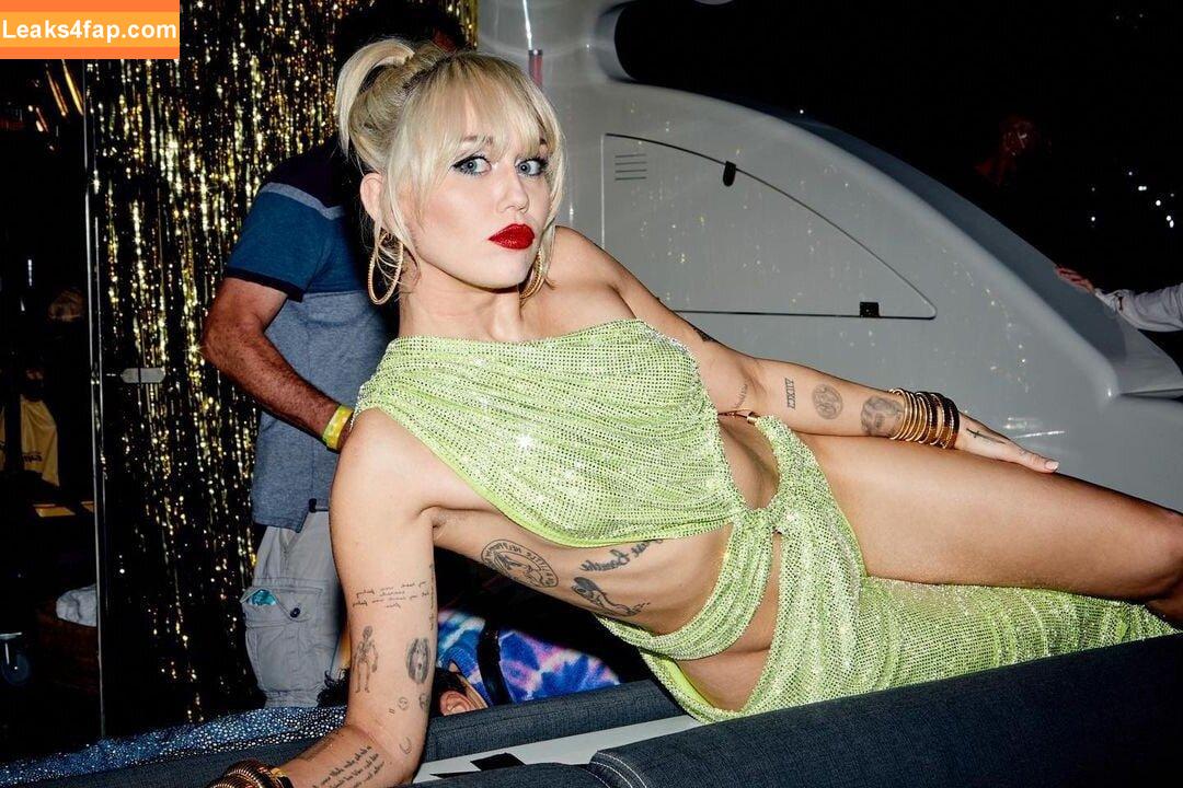 Miley Cyrus / https: / mileycyrus leaked photo photo #1308