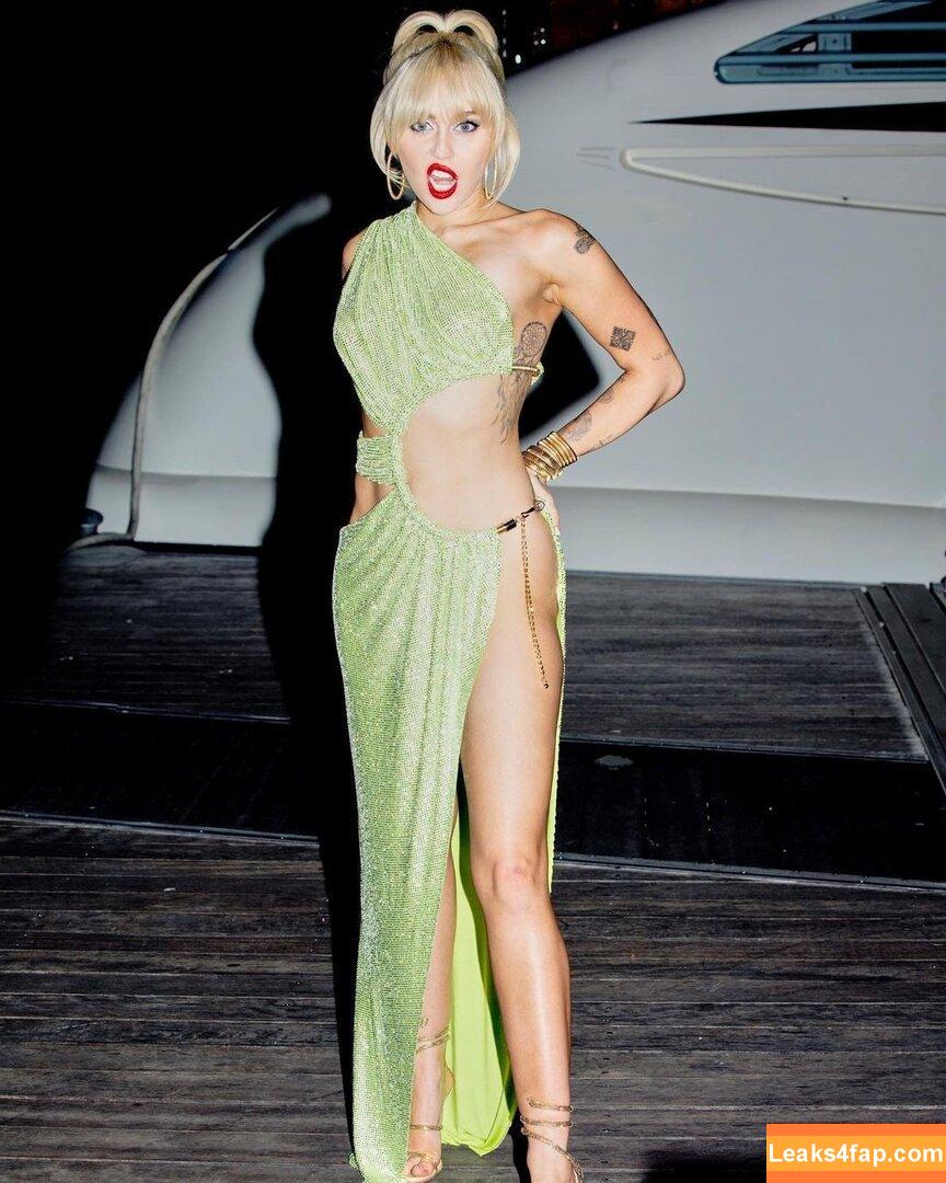Miley Cyrus / https: / mileycyrus leaked photo photo #1309