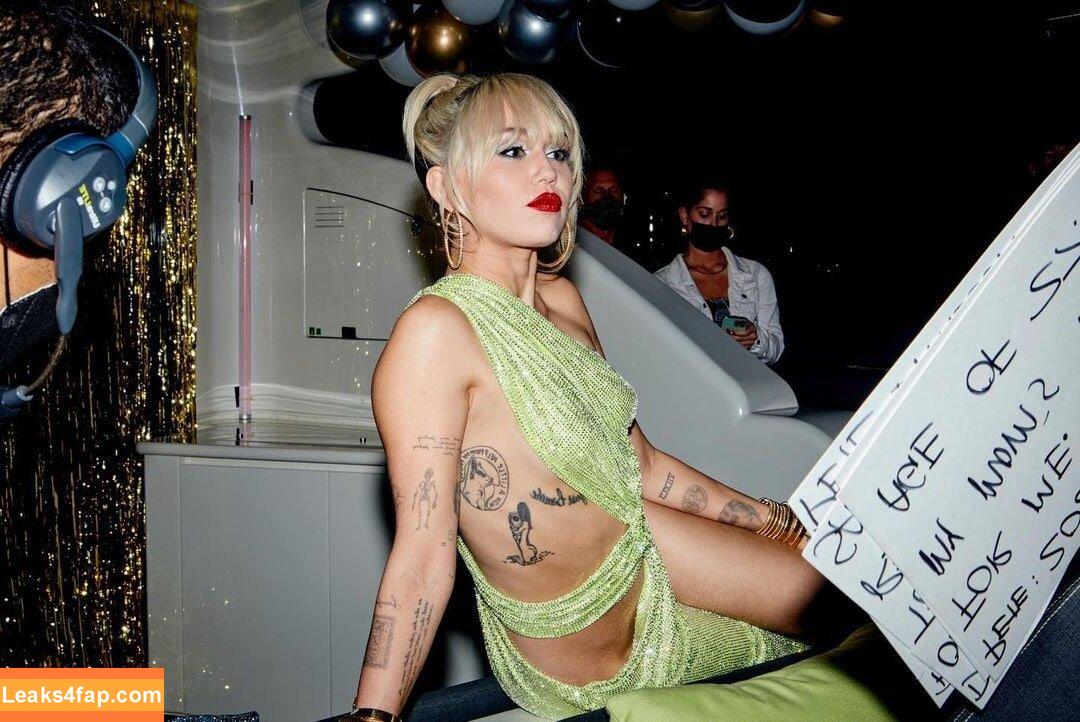 Miley Cyrus / https: / mileycyrus leaked photo photo #1311