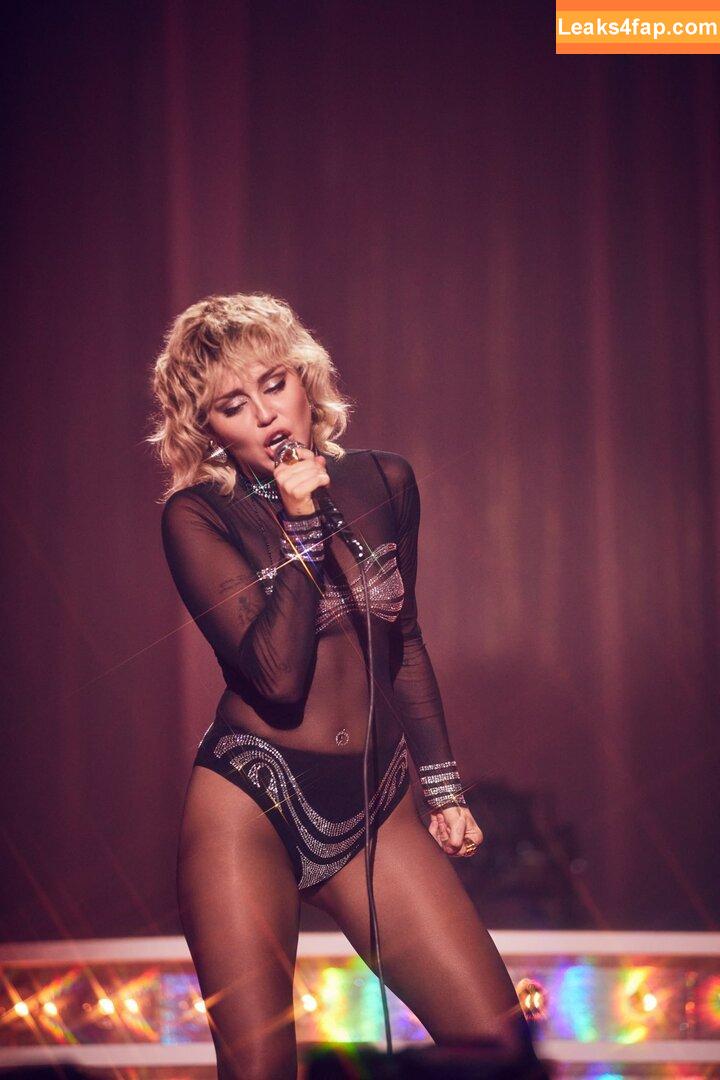 Miley Cyrus / https: / mileycyrus leaked photo photo #1325