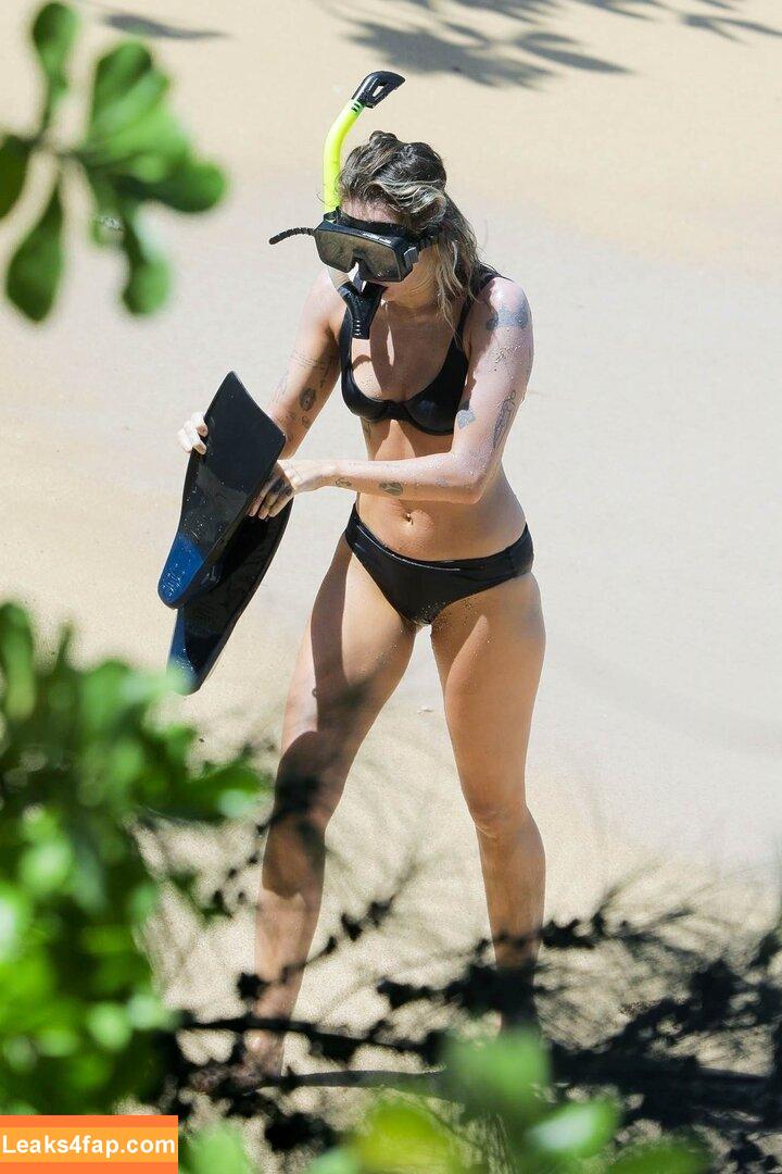 Miley Cyrus / https: / mileycyrus leaked photo photo #1356