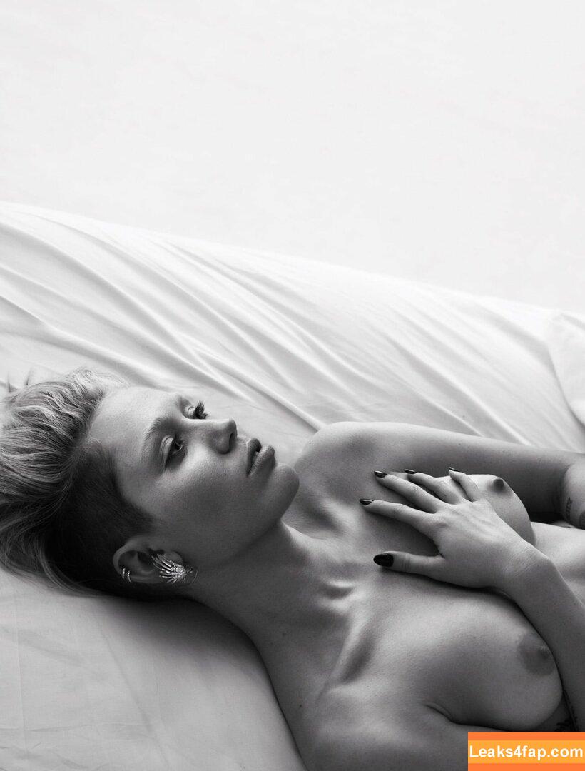 Miley Cyrus / https: / mileycyrus leaked photo photo #1367