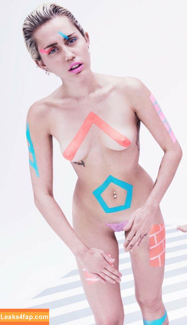 Miley Cyrus / https: / mileycyrus leaked photo photo #1369