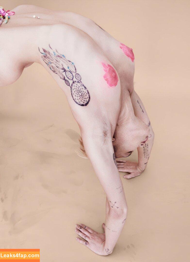 Miley Cyrus / https: / mileycyrus leaked photo photo #1370
