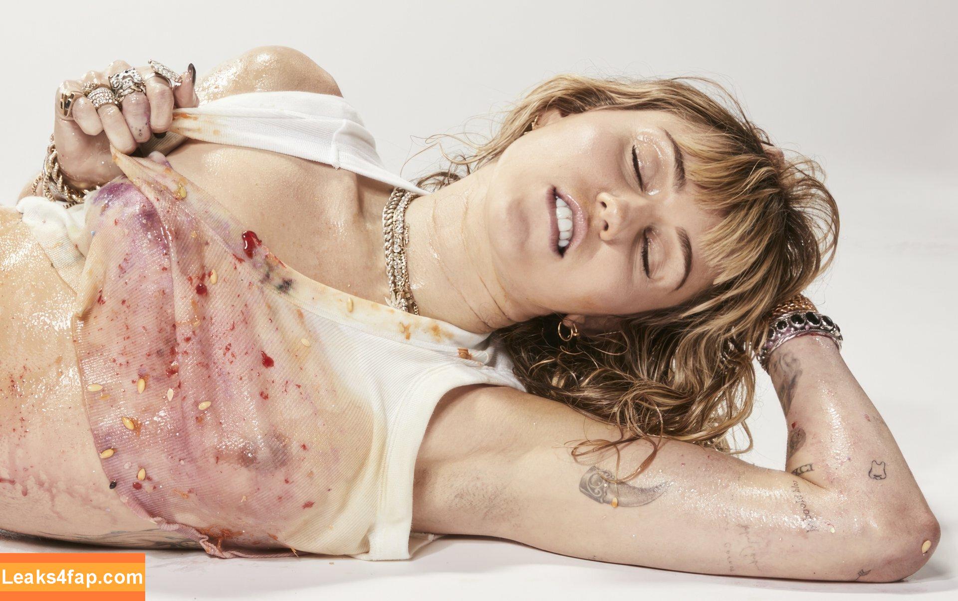 Miley Cyrus / https: / mileycyrus leaked photo photo #1415