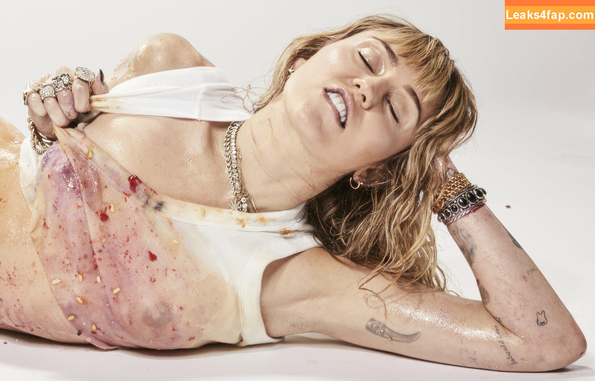 Miley Cyrus / https: / mileycyrus leaked photo photo #1417