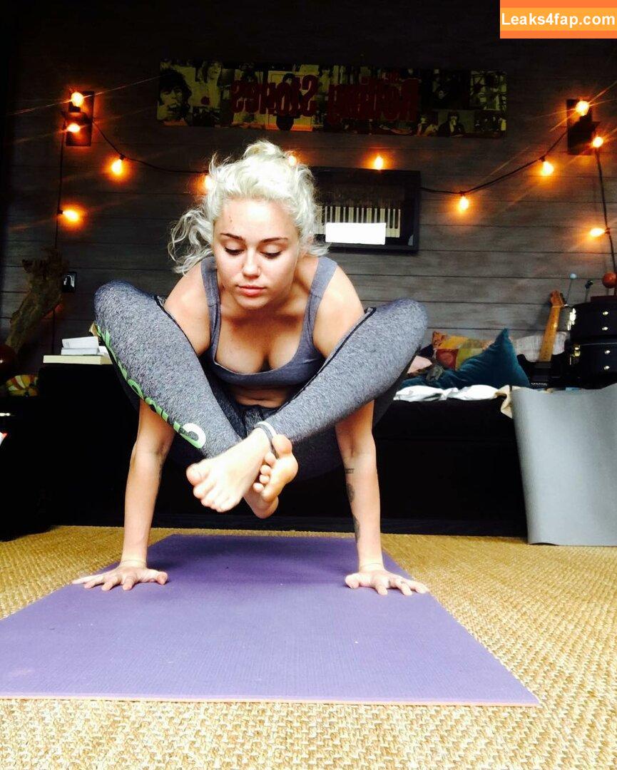 Miley Cyrus / https: / mileycyrus leaked photo photo #1466