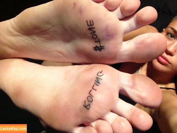 Miley Cyrus / https: / mileycyrus leaked photo photo #1468
