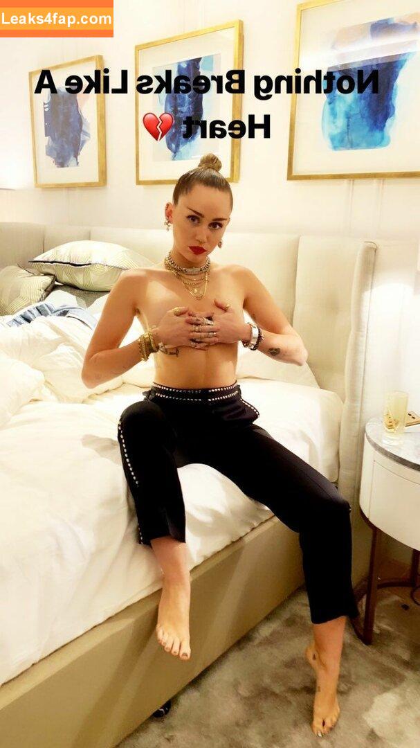 Miley Cyrus / https: / mileycyrus leaked photo photo #1471