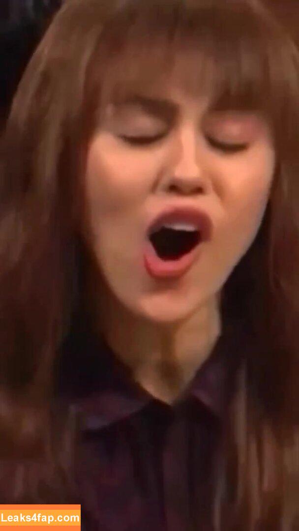 Miley Cyrus / https: / mileycyrus leaked photo photo #1472