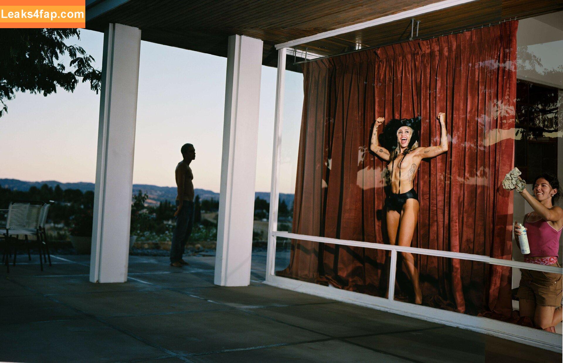 Miley Cyrus / https: / mileycyrus leaked photo photo #1477